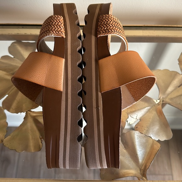 Reef Women's Tan Sandals - Picture 12 of 16